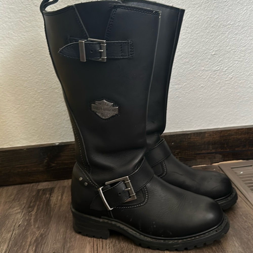 Women’s leather boots